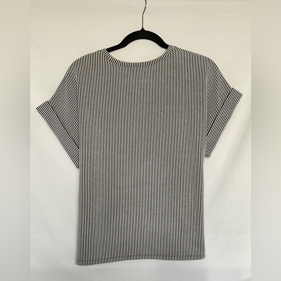 Express Black and White Short Sleeve Tie Front Blouse - Picture 3 of 7